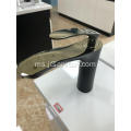 Fesyen Hitam dan Emas Single Hole Basin Faucet